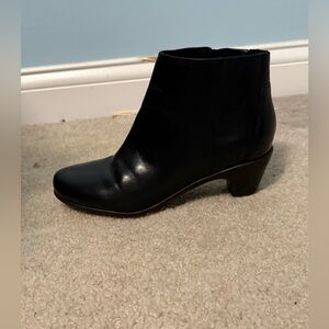 Easy Spirit Womens Black Leather Camira Round Toe Zippered Boots Sz 10 Like New